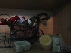 lot 138 image: SLEIGH 2 CANDLES MISC SM CANDLES