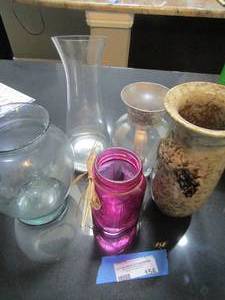 lot 154 image: 5 FLOWER VASES SOME CLEAR GLASS 1 PURPLE 1 MARBLE
