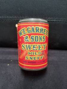 lot 36 image: Vintage W.E. Garrett & Sons Snuff can collectible - appears unopened