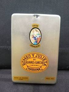 lot 14 image: Vintage Collectible Romeo Y Julieta cigar tin - with Cigars