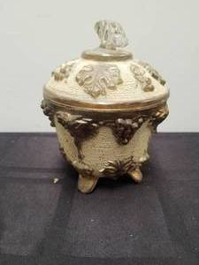 lot 123 image: Decorative Glass bowl with lid