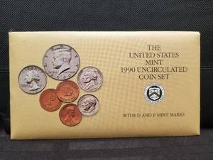 lot 137 image: The United States Mint Uncirculated Coin Set - 1990