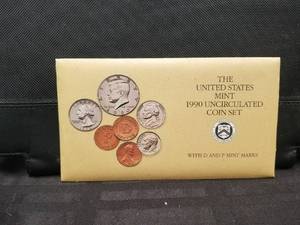 lot 144 image: The United States Mint Uncirculated Coin Set - 1990
