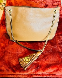 lot 6 image: Michael Kors Designer Purse