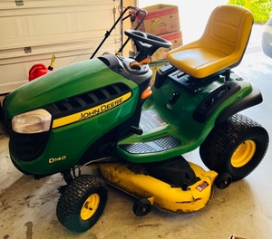 lot 1 image: John Deer D140 Garden Tractor - 158 Hours - 22 HP