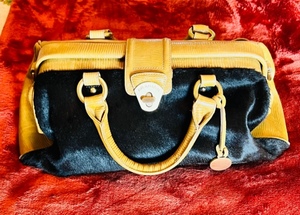 lot 7 image: Brahmin Designer Handbag