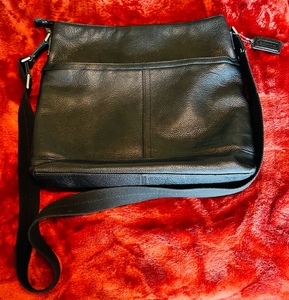 lot 8 image: Coach Handbag with Certificate - Black