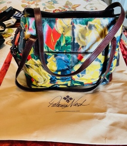 lot 11 image: Patricia Nash Luxury Handbag - Floral