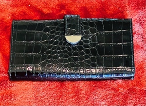 lot 20 image: Vintage Hato-Hasi Genuine Crocodile Skin Black Leather Wallet clutch