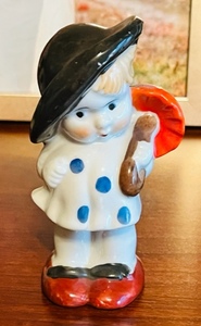 lot 64 image: Pre-Occupied Japan Ceramic Little Girl Figurine
