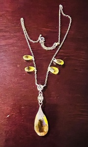 lot 79 image: Vintage 1920s Citrine Color Drop-Down Necklace (broken chain)