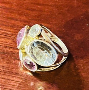 lot 81 image: Silver .925 Ring with PurpleLight BlueClear Gemstones