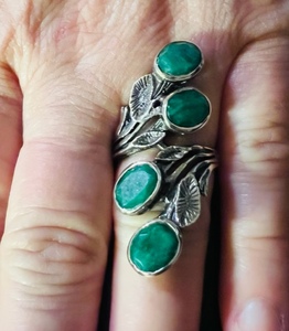 lot 82 image: Silver .925 Green Jade Ring