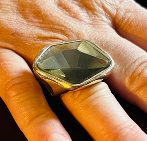 lot 88 image: Rim Cord Brand Smokey Gray Gemstone Ring