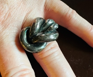 lot 90 image: Silver .925 Tie the Knot Ring