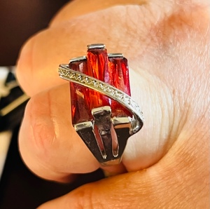 lot 95 image: Silver .925 Orange Gemstone Ring