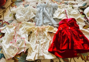 lot 123 image: Lot of 6 Pieces - Vintage Doll Clothes