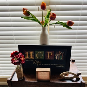 lot 130 image: 5 Piece Decorative Inspirational Lot