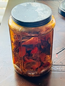 lot 144 image: Vintage Amber Glass Tobacco Jar filled with Potpourri