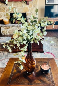 lot 147 image: Amber Glass Vase & TX 6 piece Coaster Set (plants not included)