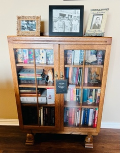 lot 149 image: Solid Oak Wood & Glass Book Shelf wBooks (other personal items not included)
