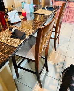 lot 152 image: 2 Cushioned Wooden Bar Stools wPlacemat Setting
