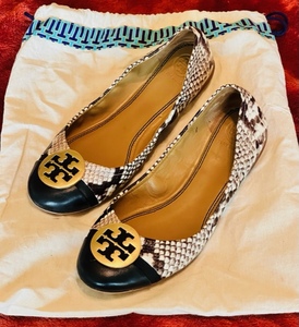 lot 183 image: Tory Burch Flats - Snakeskin Pattern Size 8M wBag