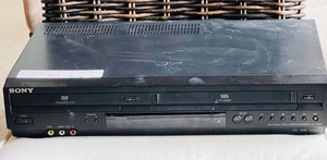 lot 185 image: Sony DVDVHS Combo Model SLV-D380P