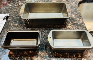 lot 195 image: Lot of 8 - Loaf Pan with 7 Mini Loaf Pans