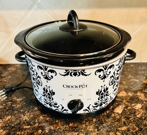 lot 201 image: Crock Pot