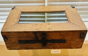 lot 211 image: Antique Pharmaceutical Salesman Carry Display Case 27x17.5x9