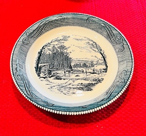 lot 214 image: Currier & Ives 10 Pie Baking Dish