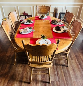 lot 248 image: Oak Clawfoot Dinning Room Table w6 Chairs & 6 Place Settings