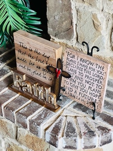 lot 262 image: 4 Piece Faith & Scripture Desktop and Wall Decor