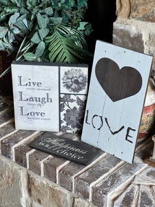 lot 263 image: 3 Piece Love & Happiness Hanging Decor