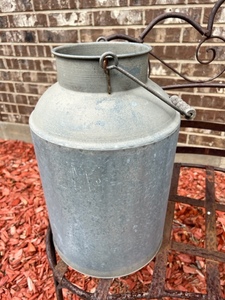 lot 281 image: Giant Galvanized Metal Milk Can Decor