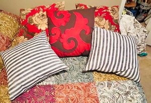 lot 316 image: Five Large Throw Pillow Set