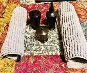 lot 338 image: 3 Piece Bathroom Decor & Rugs