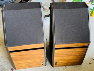 lot 343 image: Two Bose Speakers 4.2 Stereo Everywhere