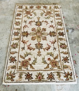 lot 352 image: 3x5 Ivory-Sophie Hand Tufted Rug