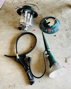 lot 355 image: Coleman Lantern, Huskey Ratchet Tie Down & Outdoor Flood Light