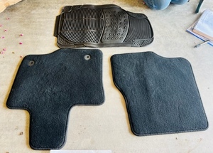 lot 356 image: Ford Floor Mats