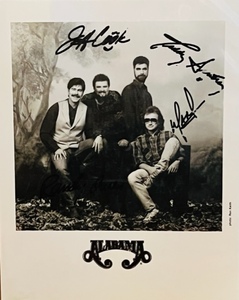 lot 387 image: 8x10 Autographed Alabama Photo