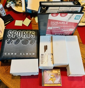 lot 400 image: 2500  Baseball, Basketball, Hockey Cards. (Mostly Baseball)