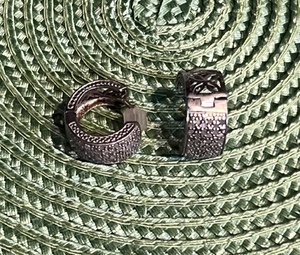 lot 409 image: .925 Sterling Silver Click Hoop Earrings