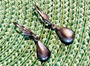 lot 416 image: .925 Sterling Silver Seashell & Tear Drop Earrings