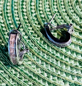 lot 420 image: .925 Sterling Silver Clear Crystal Earrings