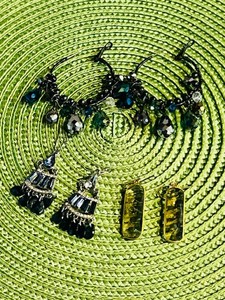 lot 422 image: Blue, Purple & Yellow Crystal Beaded Dangling Earrings