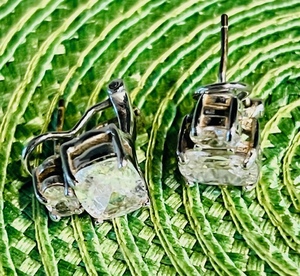 lot 424 image: .925 Sterling Silver Clear Gemstone Earrings