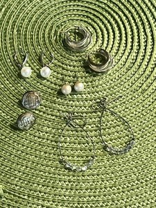 lot 429 image: Five Pair Earring Set Pearls, Hoops & Beads